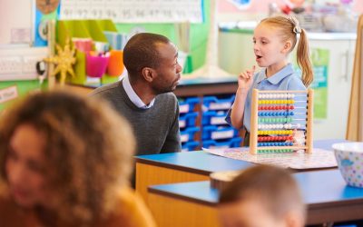 Le rôle caché des émotions dans l’apprentissage : Pourquoi votre enfant a besoin de plus que des manuels